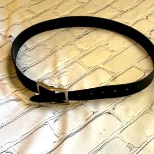 Like New Men’s Black / Silver Banana Republic Belt Size 34